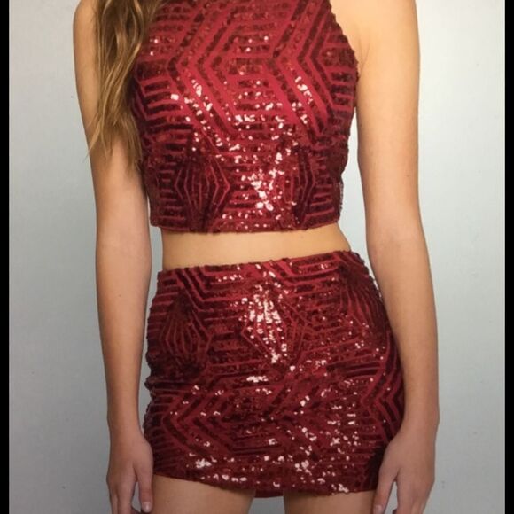 2 Pc. Burgundy Sequin Mini Skirt & Halter Set L - Picture 1 of 4
